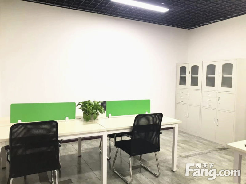 金外滩办公室 精装75平 带家具 支付租金立即使用