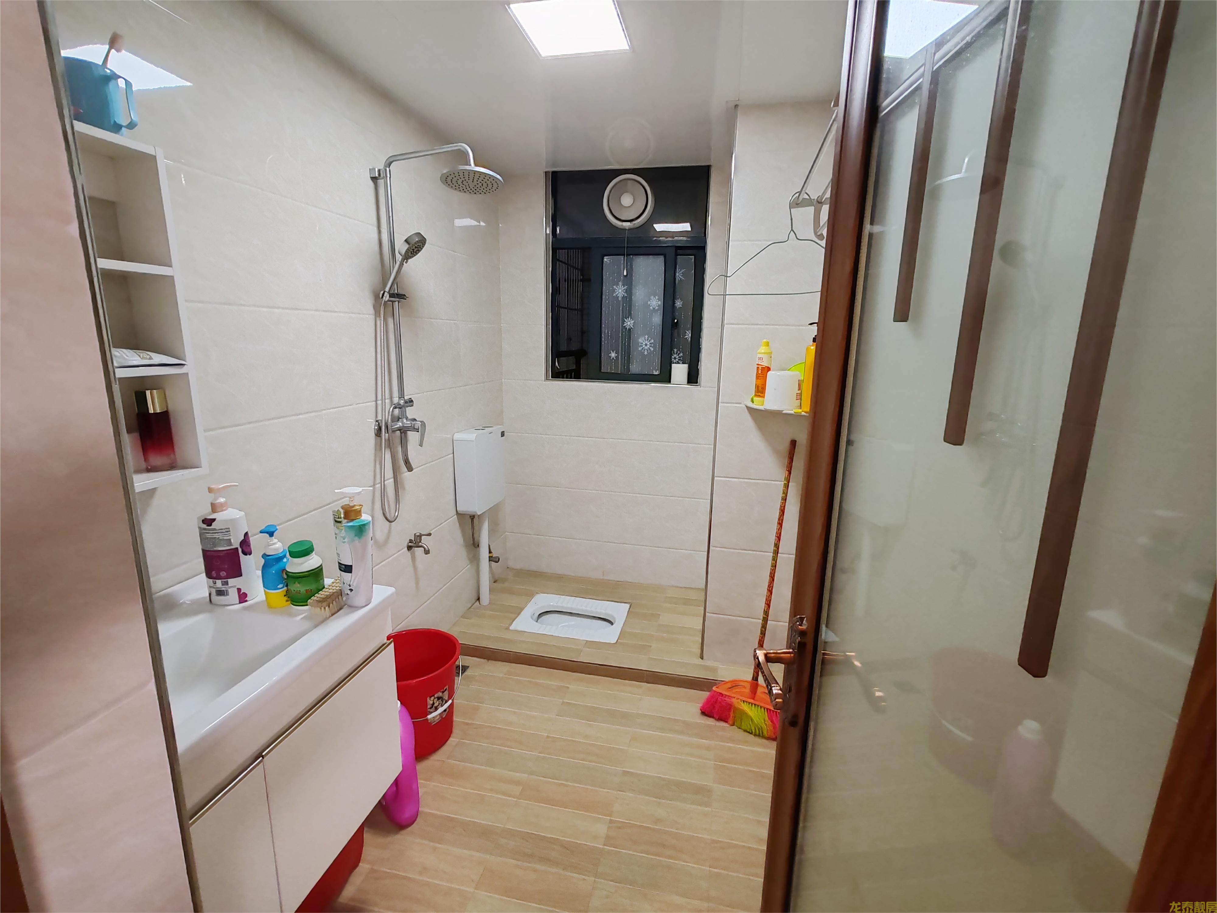 粤江花园，电梯4房，靓楼层