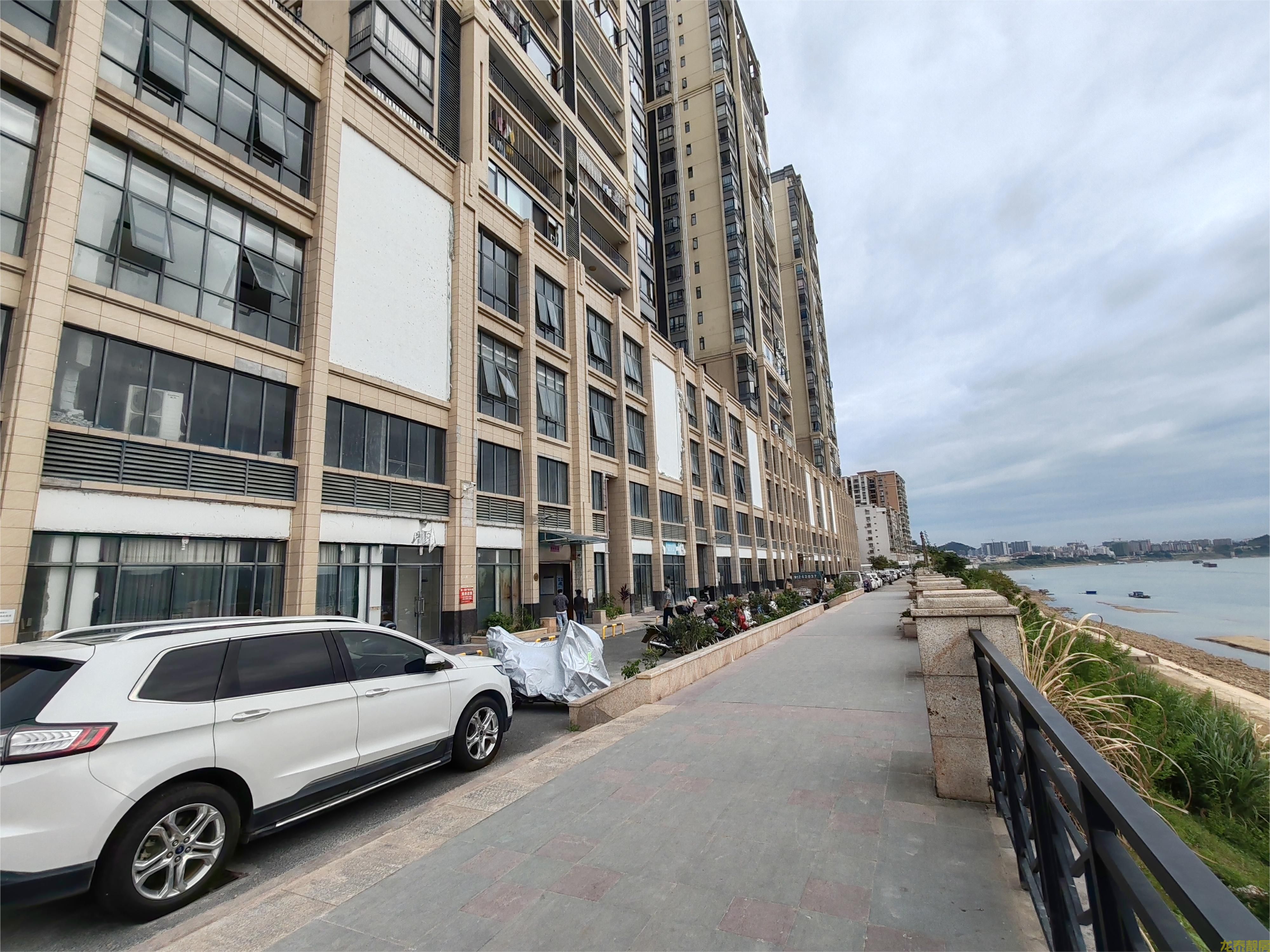 西堤领秀 临街商铺出售