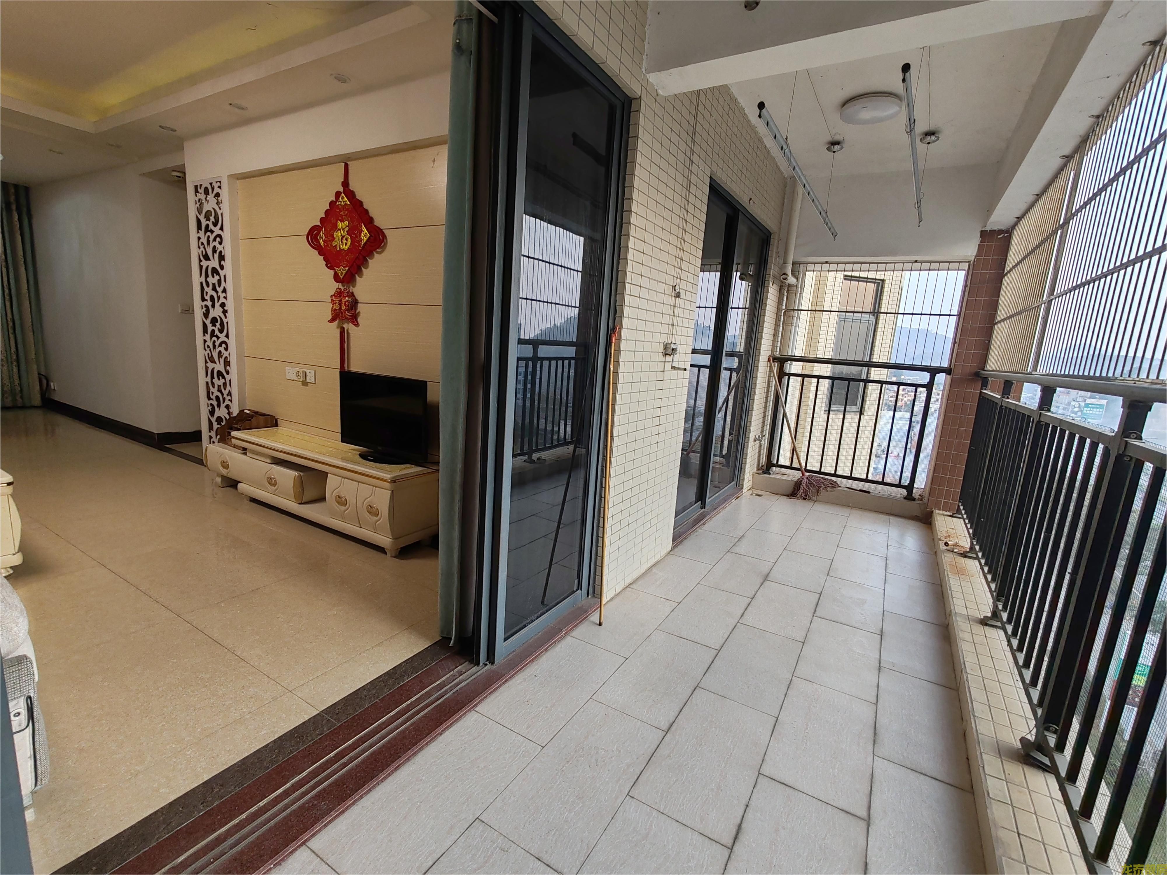 星河国际电梯靓楼层精装单边位