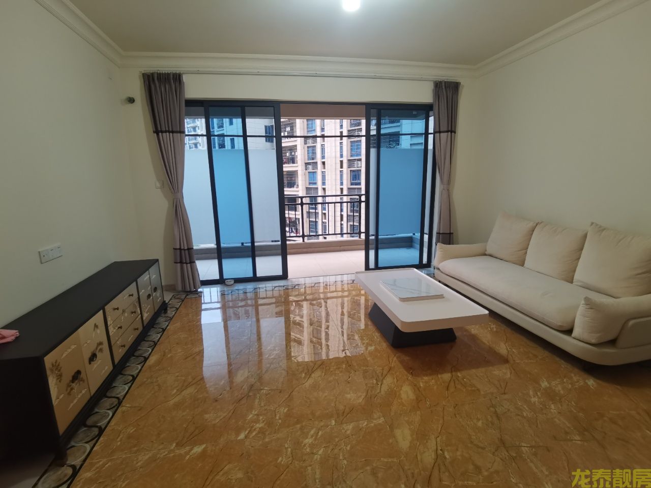 封开碧桂园豪园电梯四房