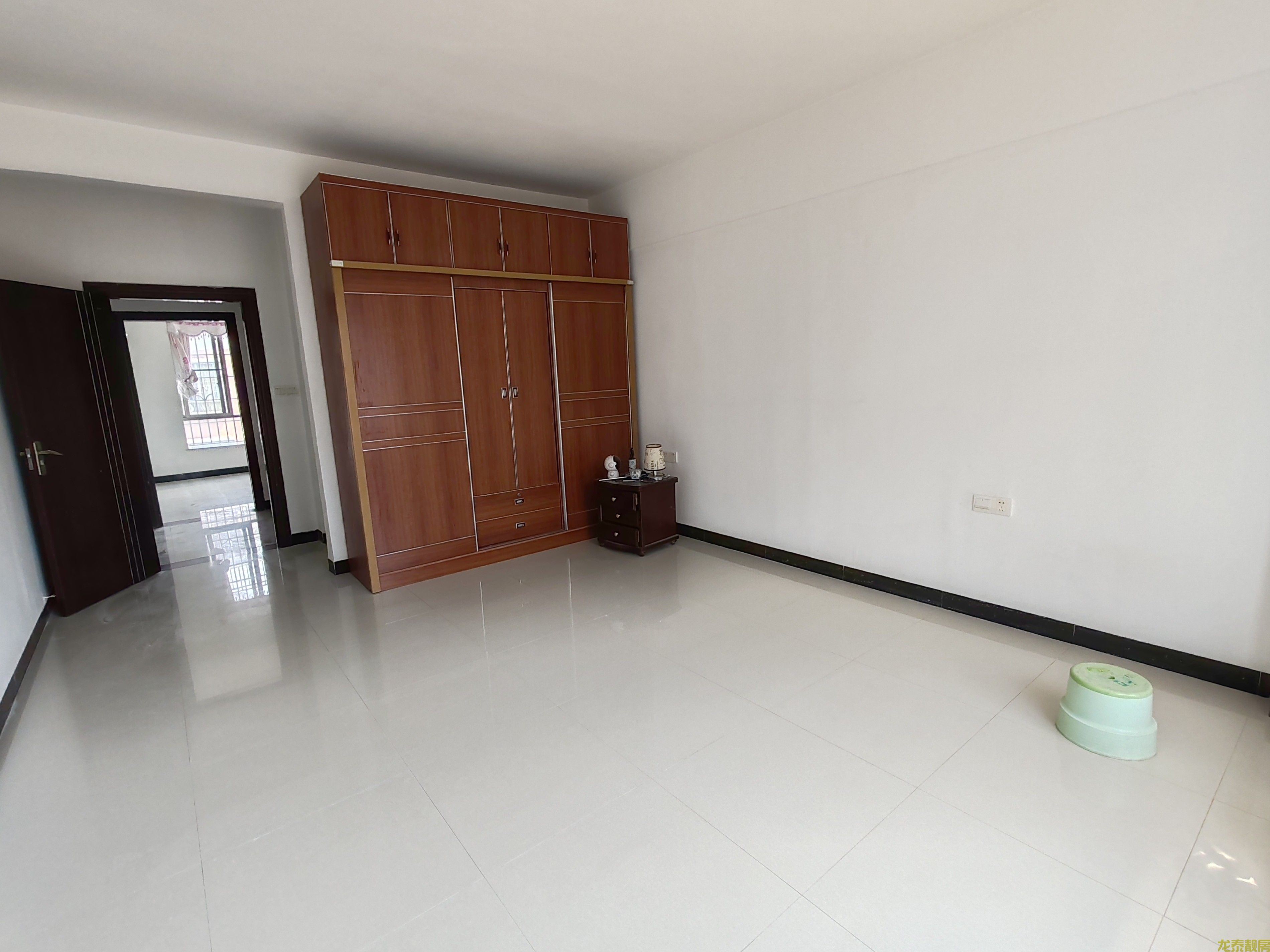 广信新城步梯7楼大户型