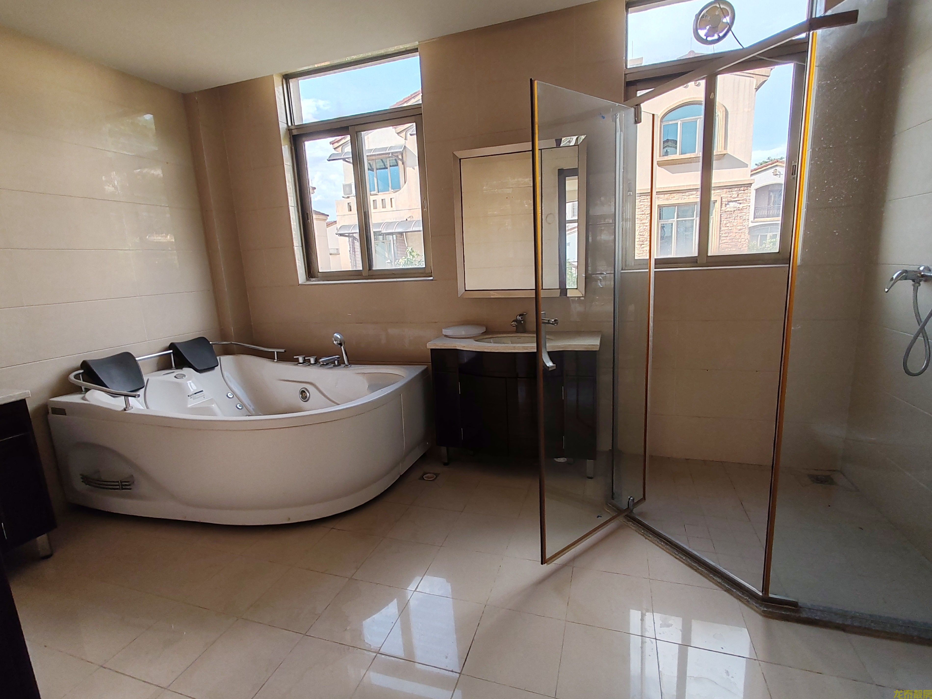 碧桂园别墅200多平精装未入住过