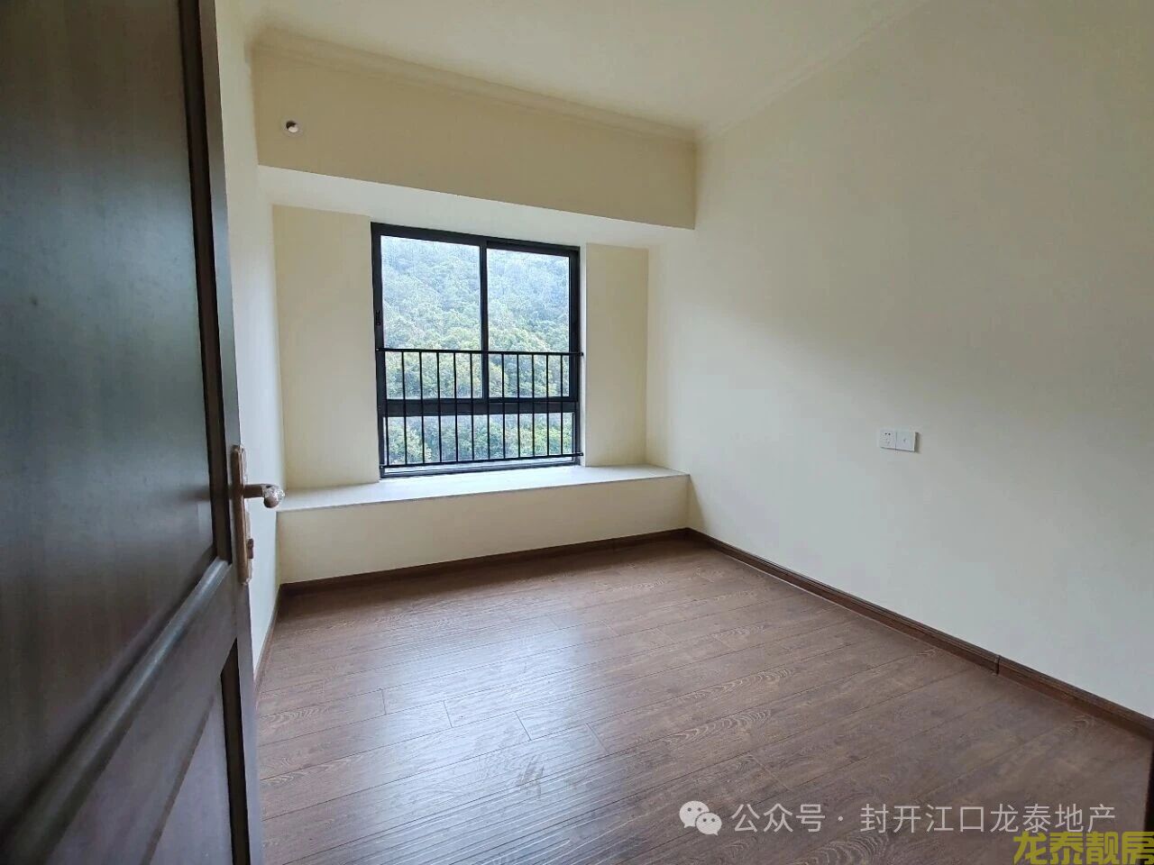 豪园一梯一户南北对流精装新房