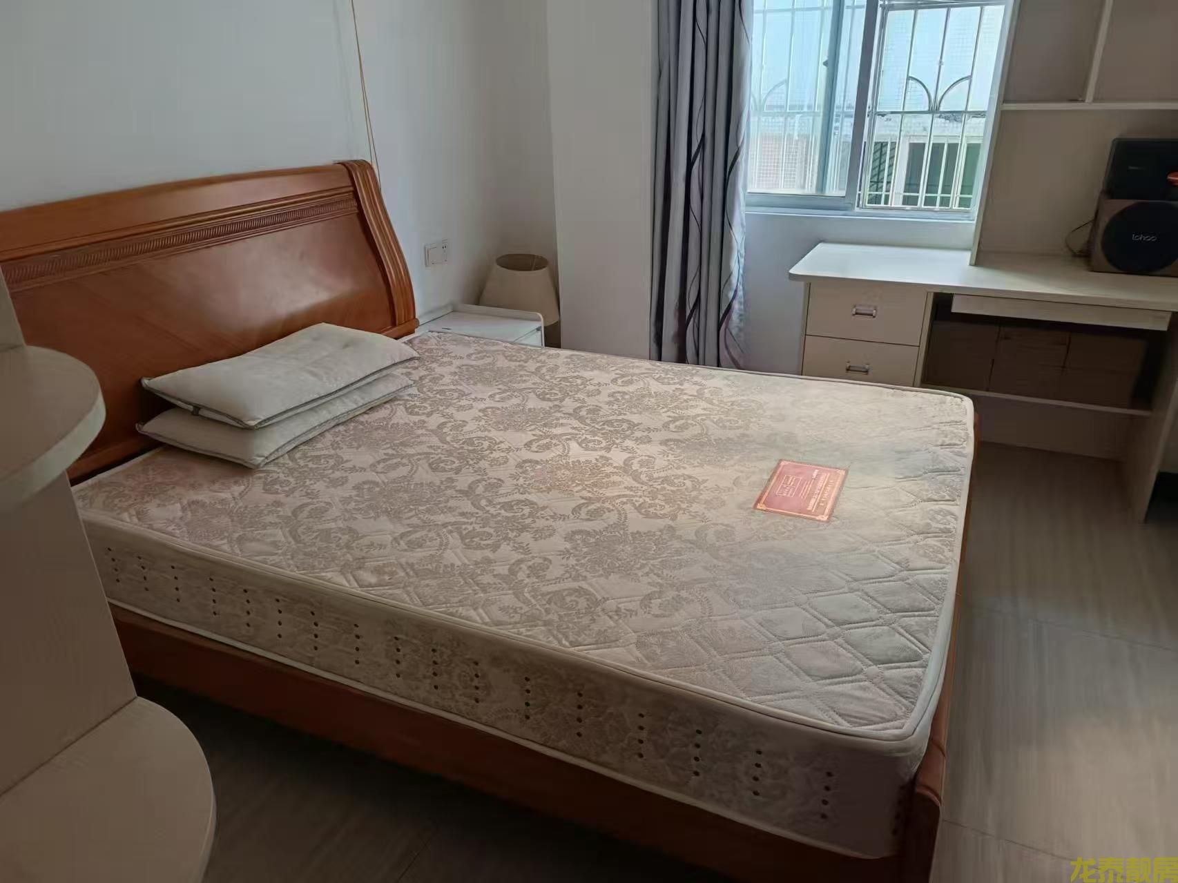 老城区龙山路步梯健身楼层精装三房售27.8万