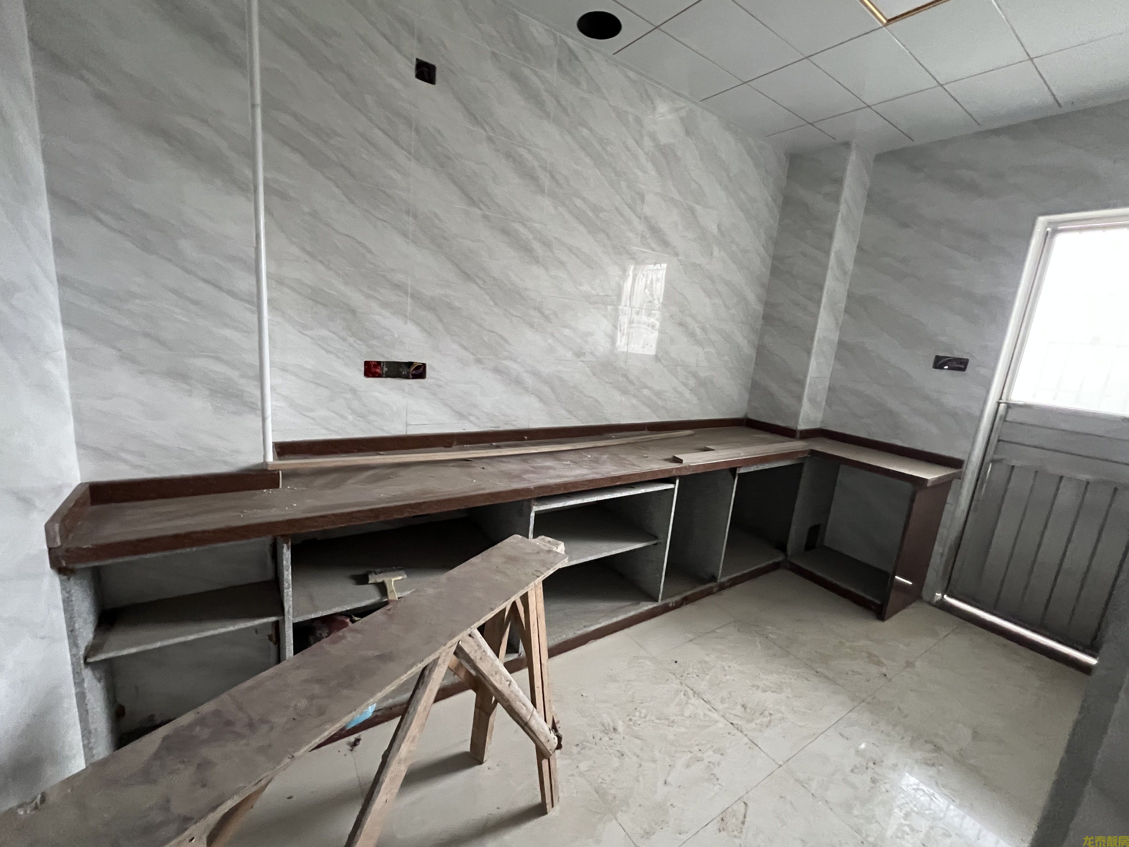 封川车站旁.步梯6楼4房，全新精装，即买即入住