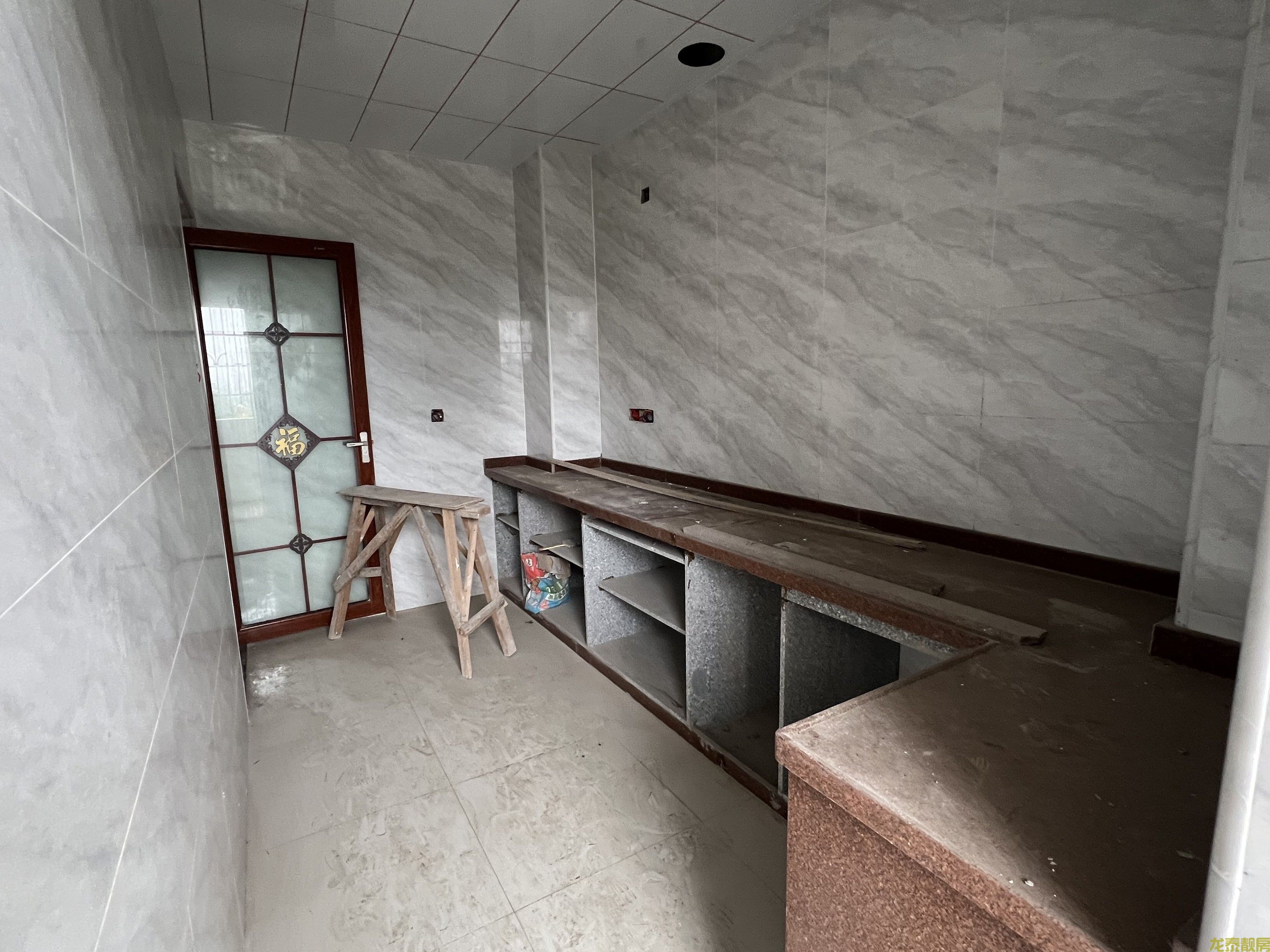 封川车站旁.步梯6楼4房，全新精装，即买即入住